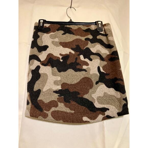 Ces Lemmes Bleu Salon and Spa Camo Gator Size Large. - Picture 2 of 5